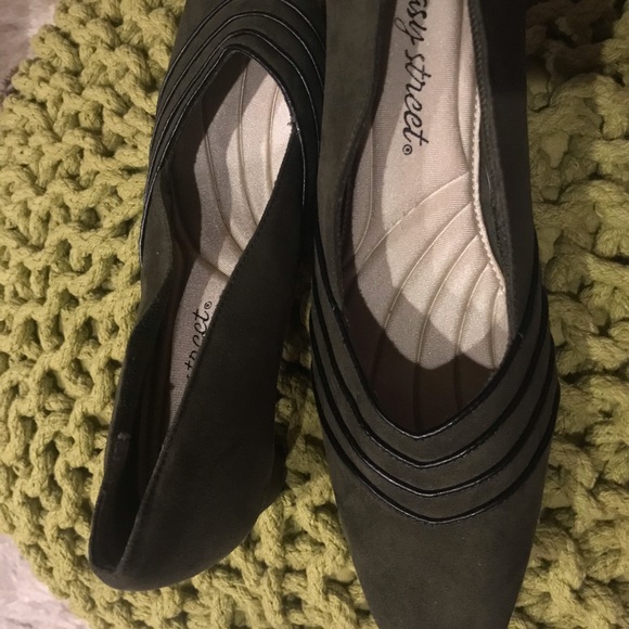 Moss Green Heel Almost New - Picture 3 of 4